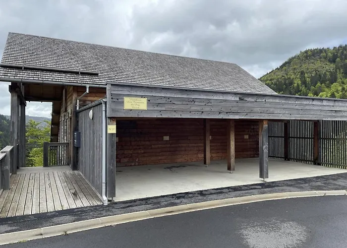 Apartment **appartement T3 Avec Terrasse, Parking Et Proche Pistes** - Fr-1-787-48